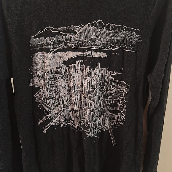 Vancouver - Pina Styles Tofino Women’s Longsleeve size S - Picture 2 of 4